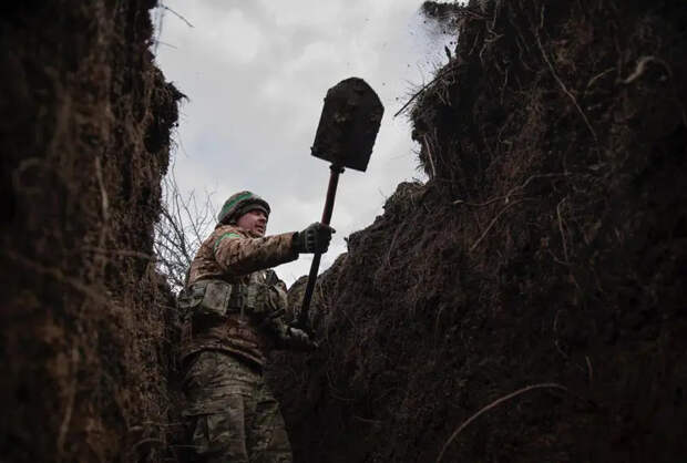 Украинская пресса: ВСУ начали возводить новую линию обороны за Покровском, намереваясь перекрыть путь на Днепропетровск