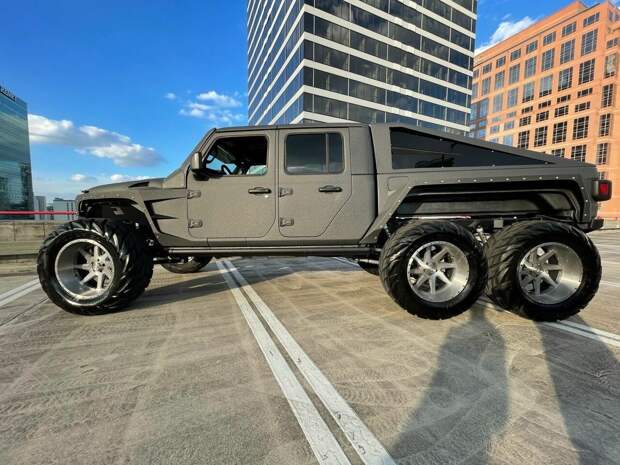 Jeep Apocolypse Hellfire 6x6 с двигателем V8