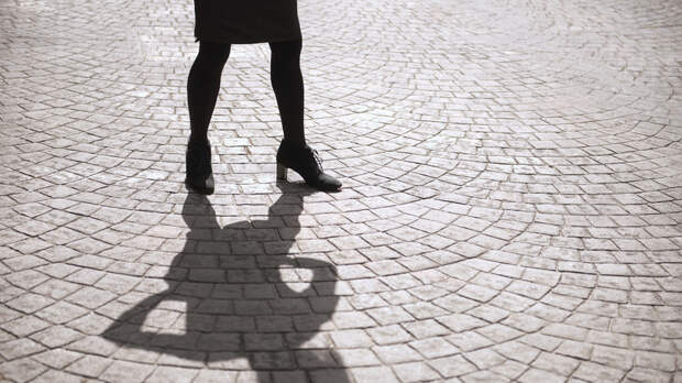 Бабушка пропавших в Петербурге девочек рассказала RT: мать увела их в секту