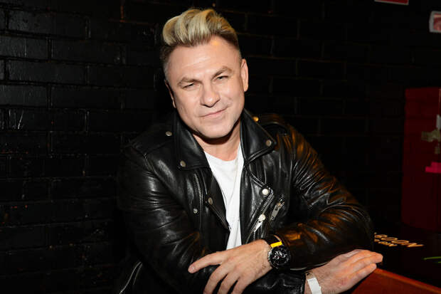 Певец Соколов заявил, что не ходит на личные встречи со своими поклонницами