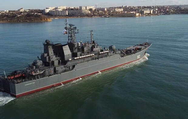Десантные корабли зашли в Севастополь после похода вокруг Европы