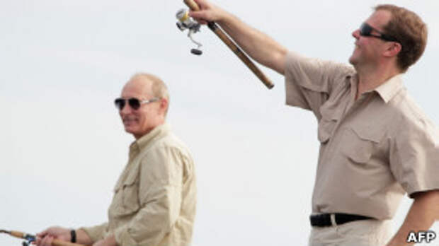 Дмитрий Медведев и Владимир Путин на рыбалке в астраханских плавнях
