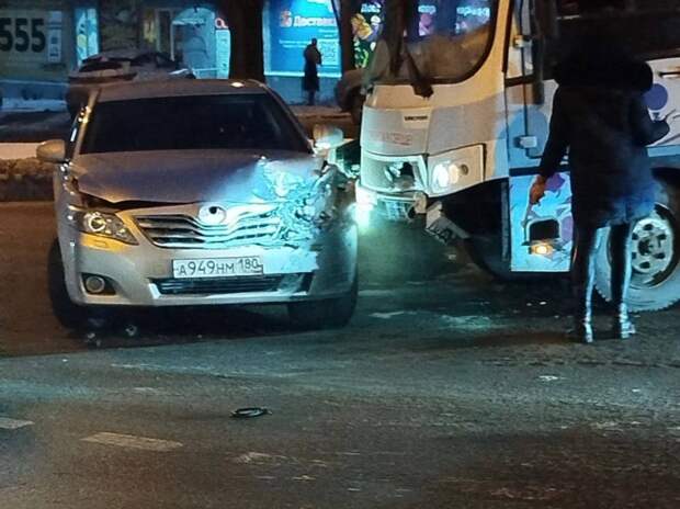 ДТП с участием маршрутки на ул