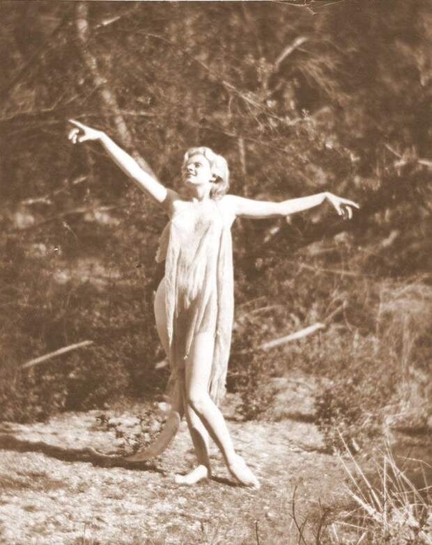 Jean Harlow Taken by Edwin Bower Hesser, 1929 (33).jpg