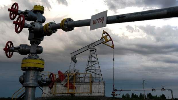 Добыча нефти Добыча нефти - РИА Новости, 1920, 01.01.2022