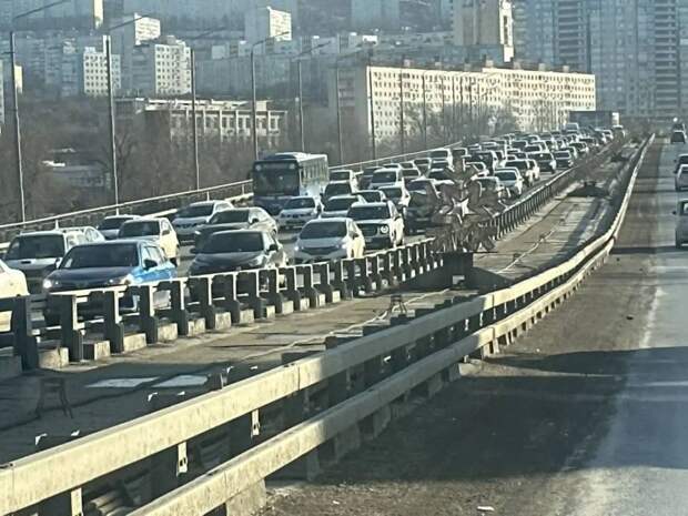 Новогодняя суета во Владивостоке ощущается на 8 баллов