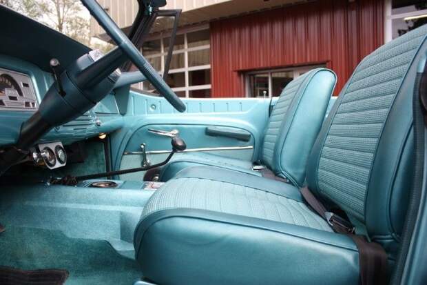 На аукцион выставлен Jeep Jeepster Commando Convertible (53 фото)