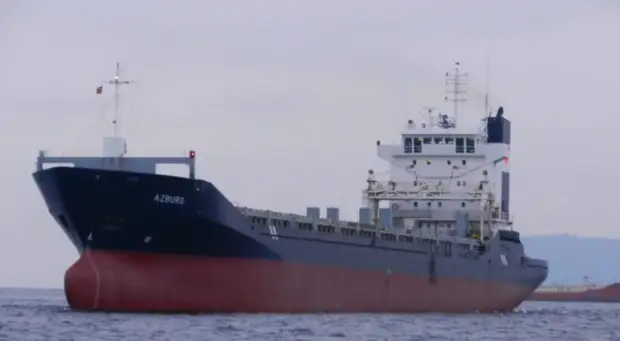 Украинские националисты подожгли турецкое судно в порту Мариуполя