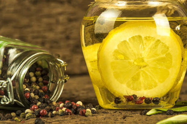 Оливковое масло с лимоном и сельдереем