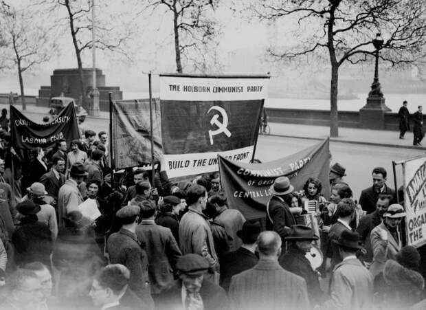 Первомайская демонстрация коммунистов в Гайд-парке в Лондоне, 1 мая 1936 год. Первомайская демонстрация коммунистов в Гайд-парке в Лондоне, 1 мая 1936 год.