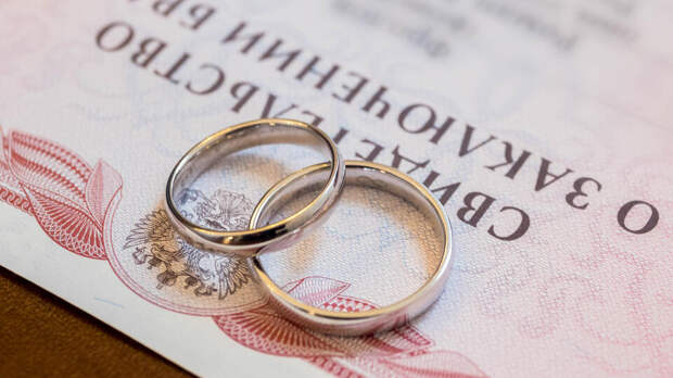 С черной вдовы участника СВО взыскали 16 млн рублей из-за фиктивного брака