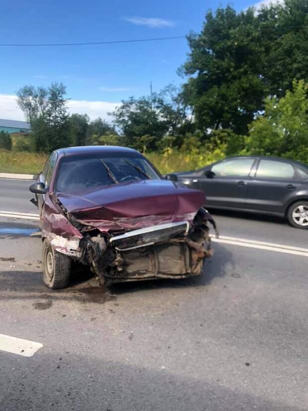 В наручники и к столбу: ДТП под Ярославлем