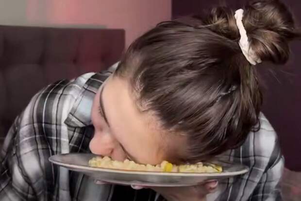 Девушка решила снять новогодний челлендж, но вместо лайков получила химический ожог