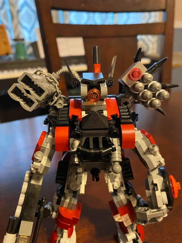 Примеры разнообразных поделок от любителей LEGO