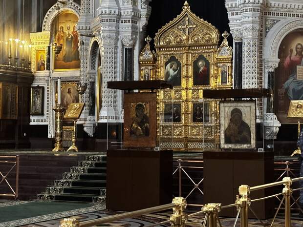 В Храме Христа Спасителя показали первые фото икон, переданных Третьяковской галереей РПЦ