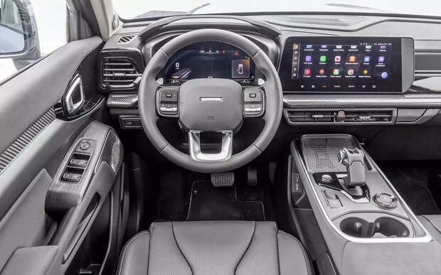 С Алисой и с фаркопом: популярный кроссовер обновился в РФ