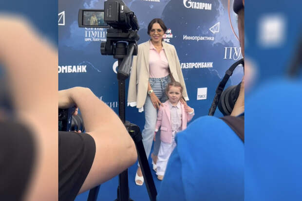 Экс-жена Ивлева решила перевести их дочь в детский сад, где не говорят по-русски