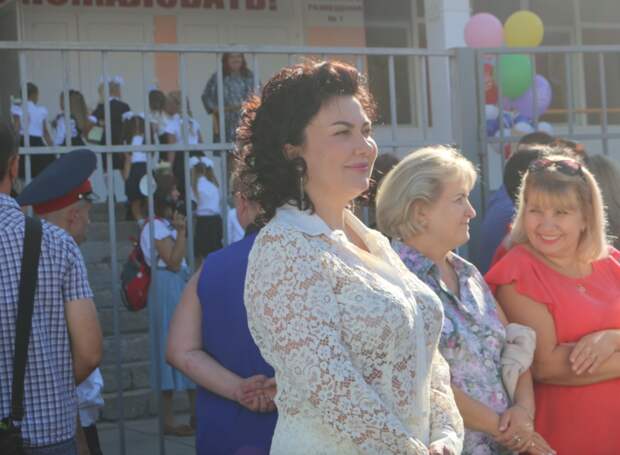 Министра культуры Крыма высмеяли за прозрачный костюм
