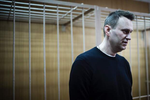 На Навального наложен долг в 29 миллионов рублей, а на его квартиру – арест
