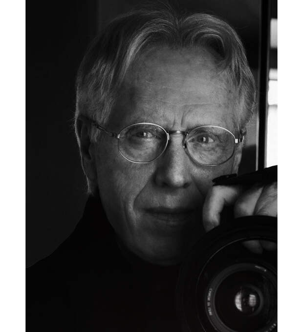 Мелвин Сокольски родился в 1933 году в Нью-Йорке. Формального образования не получил, что не помешало ему стать успешным fashion-фотографом, а позже и режиccером рекламы