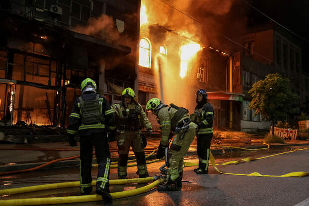 Кличко: в Киеве возникли пожары в многоквартирных домах после ударов БПЛА