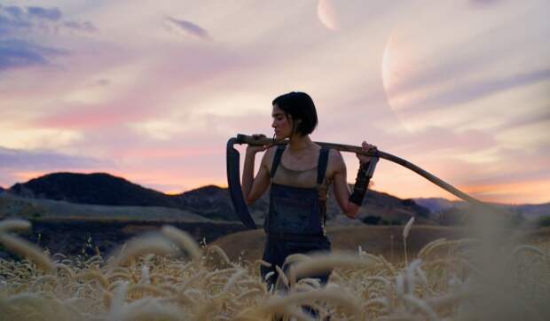 sofia boutella as cora in zack snyders rebel moon
