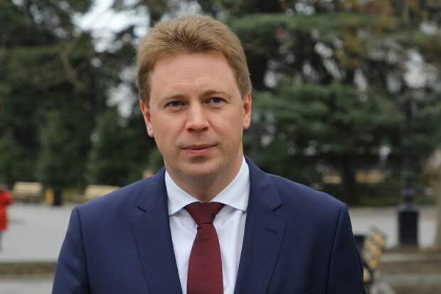 Губернатор Севастополя отстранил «главных прогульщиков» от заседаний и посадил на их места журналистов