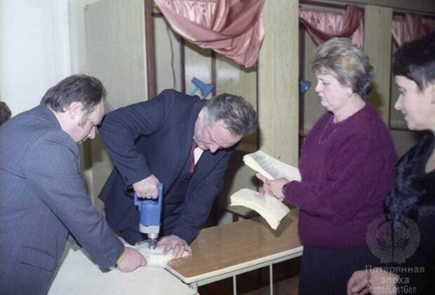 Порча неиспользованных бюллетеней после выборов, 1993 год 