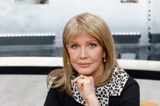 «Не хочу жить с матерью»: 12-летняя дочь Елены Прокловой, потеряв отца в 78 лет, нашла силы для прощения