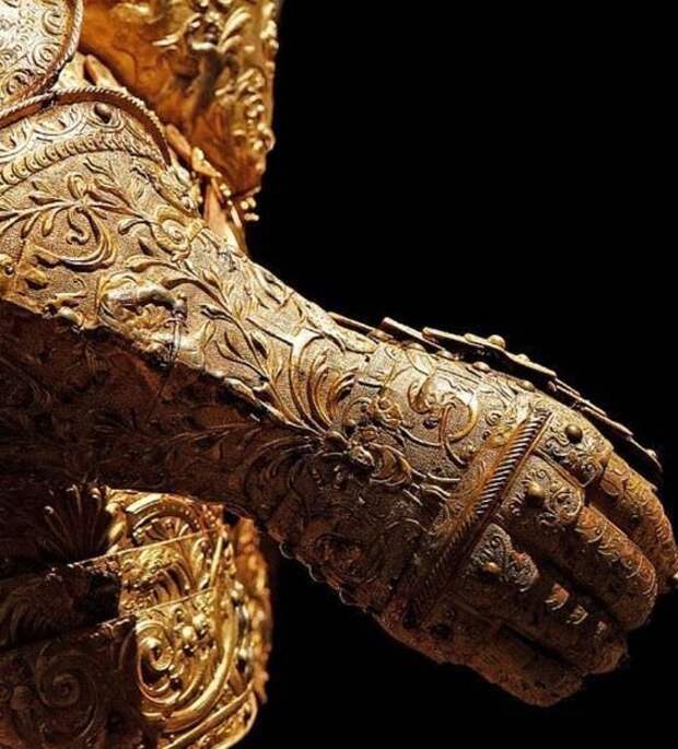5. Золотая рукавица, часть доспехов Генриха II. Франция, 1550 год интересное, история, находки, уникальность