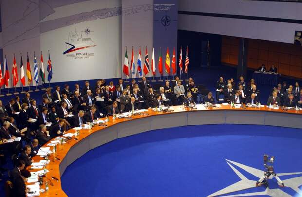 НАТО решает вопросы, связанные с изменением Устава