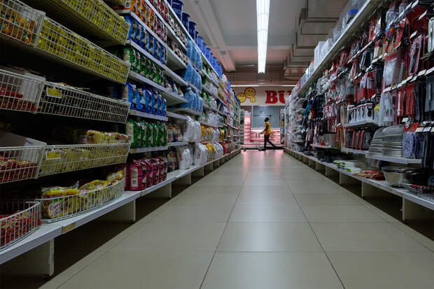 Тревел-блогер описал стоимость еды в магазинах Уганды словами «нам бы такие цены»