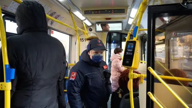 В транспорте Москвы за 2021 год выявили более 550 тысяч нарушений масочного режима