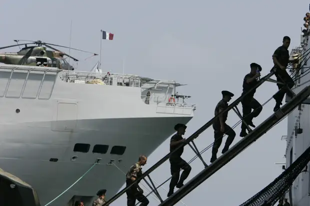 «Эрозия многосторонних отношений»: к чему могут привести разногласия между Францией и США на фоне скандала вокруг AUKUS