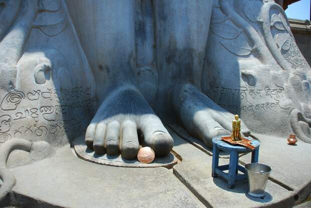 Статуя Гоматешвара, Карнатака. Пять чудес Южной Индии