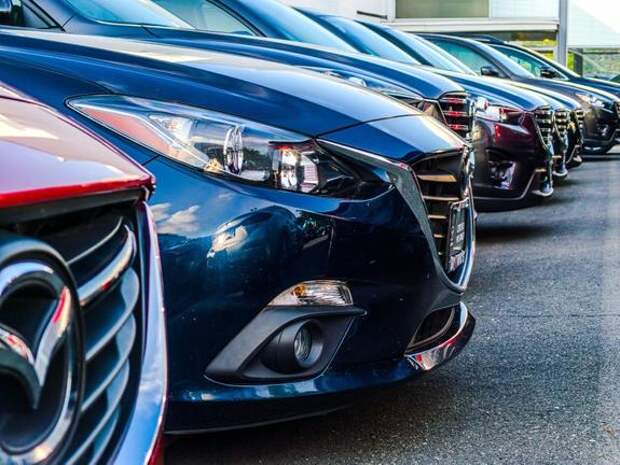 Автопром цепляется за зрелые модели