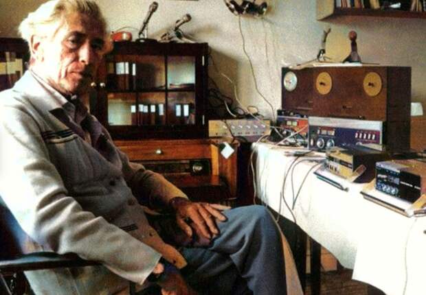 Фридрих Юргенсон Шведский художник и оперный певец, а также один из первых, кто объявил об обнаружении электронного голосового феномена и занялся его систематическим изучением.  Родился: 8 февраля 1903 г., Одесса. Умер: 15 октября 1987 г. (84 года), Хёэр