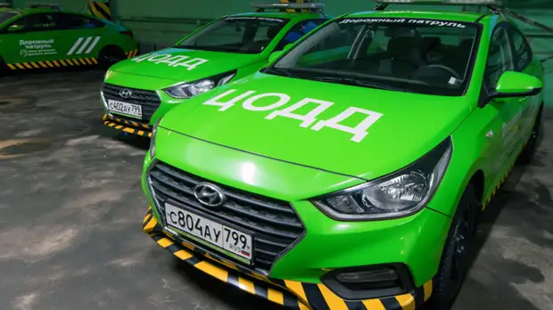 Более 20 экипажей дорожного патруля ЦОДД работают в Москве из-за снегопада