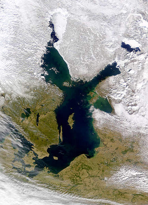 BalticSea March2000 NASA-S2000084115409 md.jpg