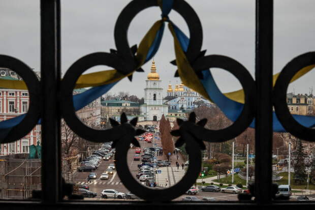 Граничащая с Россией страна ответила на призыв эвакуировать дипломатов из Киева