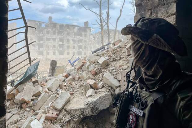 Репортаж из «Гнезда»: ЧВК «Вагнер» эвакуирует гражданских из последнего укрепрайона ВСУ в Бахмуте