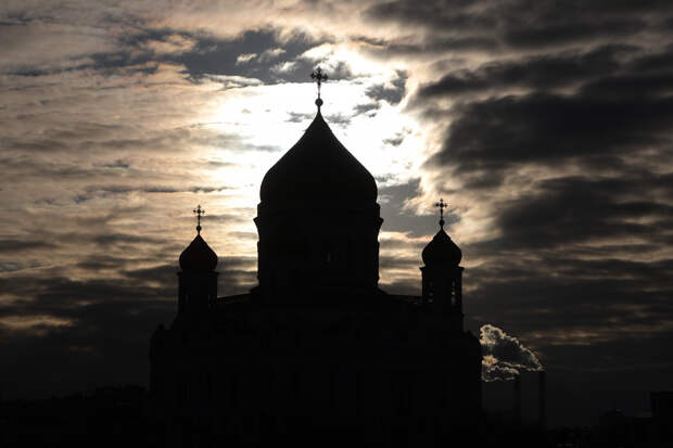 Жители России по приметам на День Святого Духа определяют, каким будет год