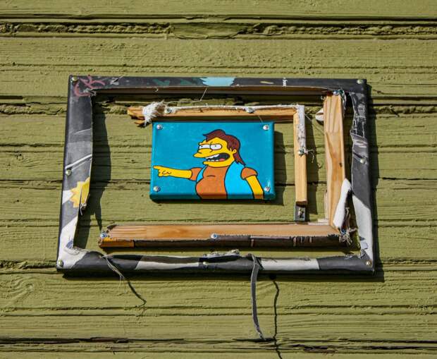 Новый арт-объект появился на фасаде старинного дома на Студёной улице