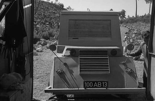 Броневик из детективного фильма «Мираж» авто, автоваз, броневик, ваз 2121, кино, кинотачки, мираж, нива