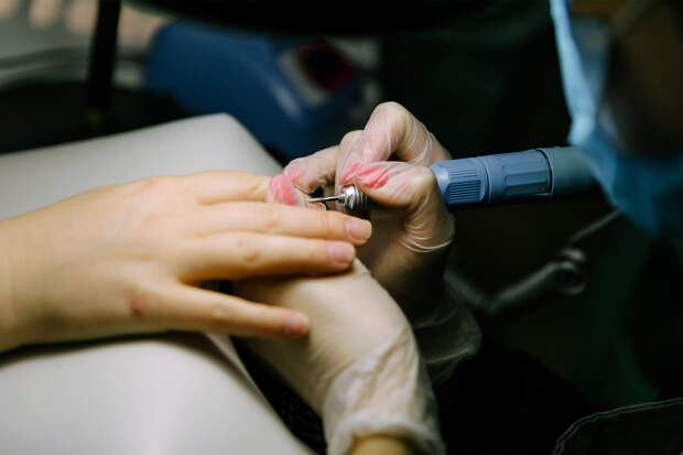 Спор о сделанных ноготочках довел до уголовного дела