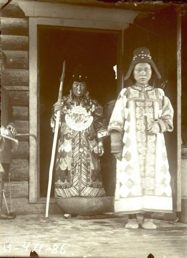 Выход невесты из дома отца, 1926 г. история, народности, север, старые фотографии