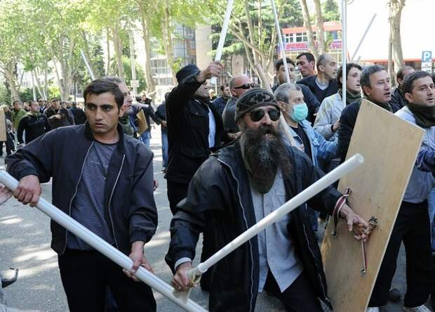 Georgian opposition activists clash with