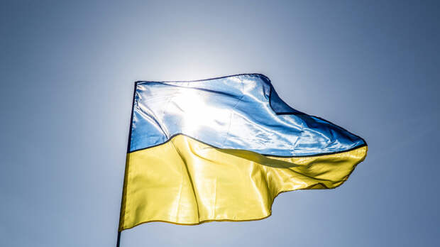 Над Украиной сбросили листовки в преддверии Дня Победы