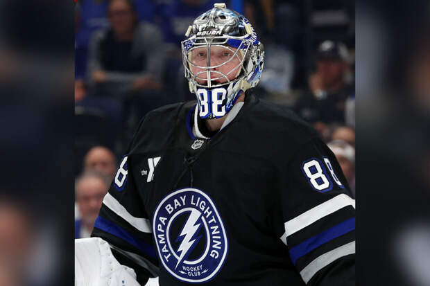 Вратарь "Тампы" Василевский подрался с голкипером "Бостона" Свэйманом