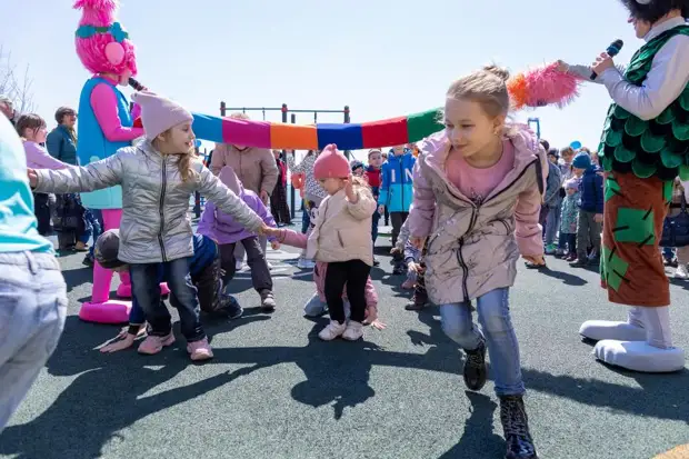 ВМТП устроил праздник для горожан к 142-летию FESCO